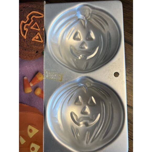 WILTON Mini Pumpkin Mold Baking Pan Mini Cakes Treats 6 CupCakes Vtg 1989 NOS - Picture 3 of 6